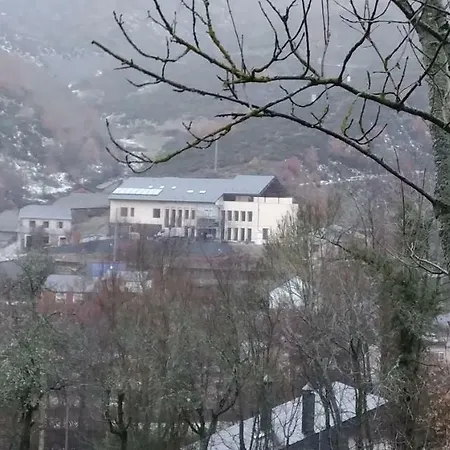 La Antigua Escuela Del Bierzo * Pobladura de las Regueras